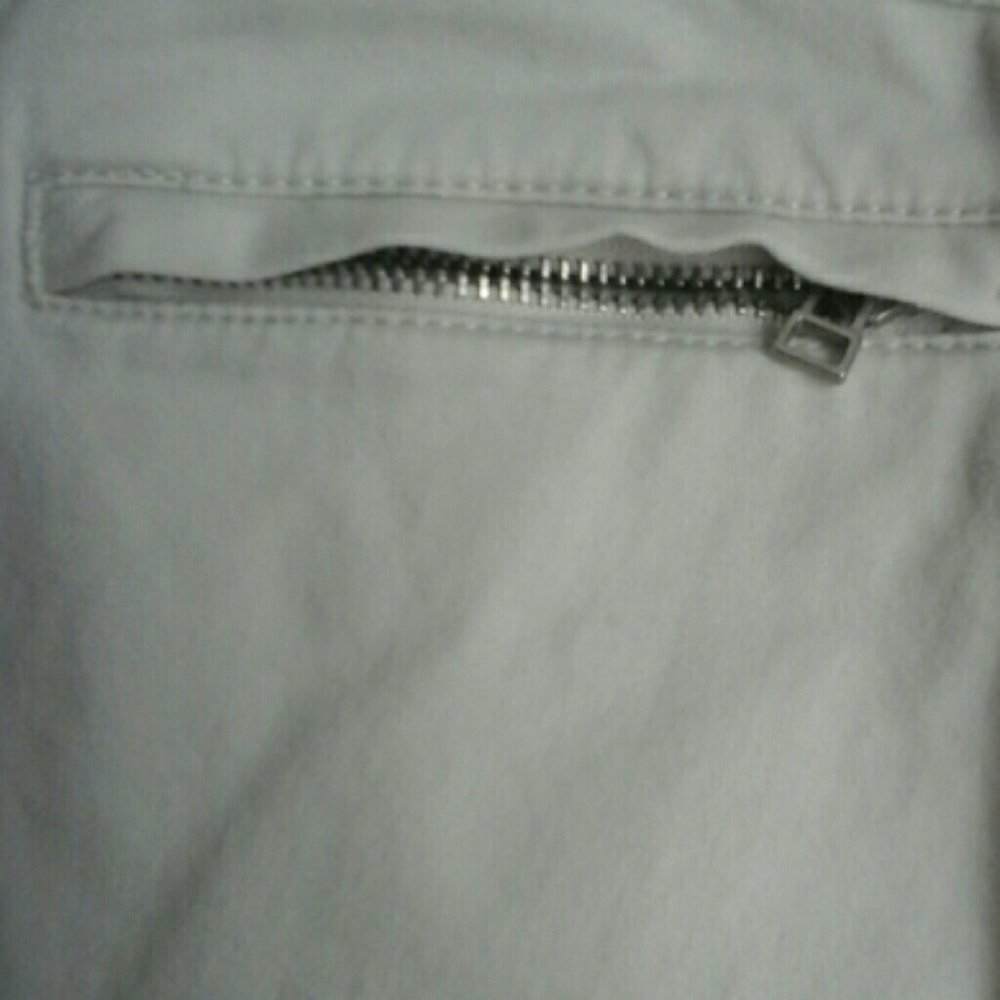 Shorts - Picture 3 of 4